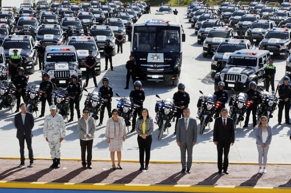Entregan 99 vehículos para uso policial y se integran 109 nuevos elementos a la SSC