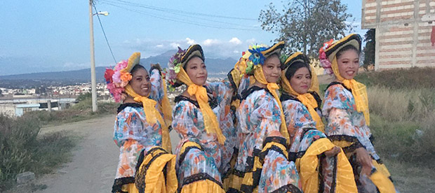 Llevan jóvenes antorchistas cultura a colonias populares