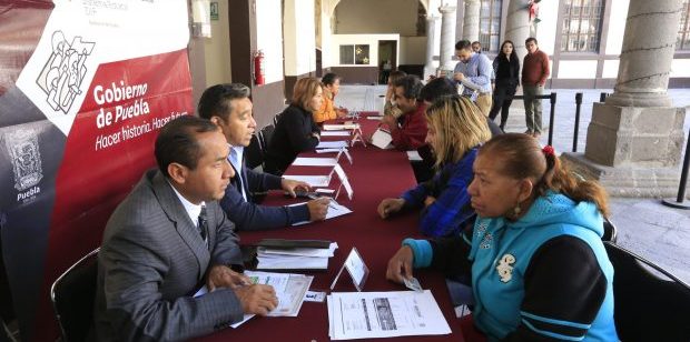 Continúa SEDIF con entrega de apoyos a personas que más lo necesitan en Puebla