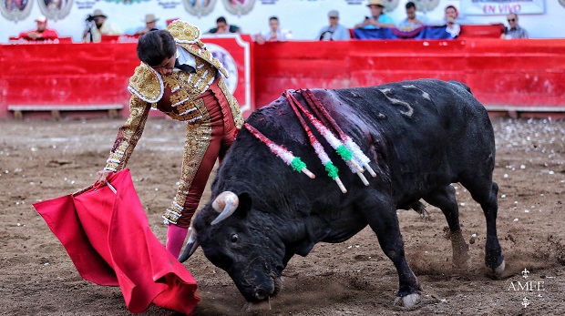 Arturo Macías, y José Mauricio, a hombros en el cerrojazo de Autlán de la Grana