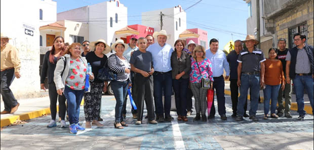 Invierte Guillermo Velázquez 3.3 mdp en adoquinamientos para la colonia San Alfonso