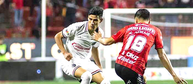 Chivas de un “topetazo” venció al Xolo