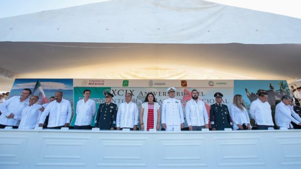 Encabeza Frausto Guerrero ceremonia por el Día de la Bandera en Iguala