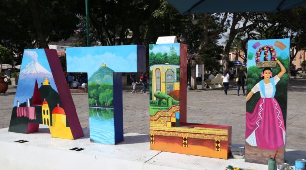 Se refleja talento atlixquense en letras turísticas del municipio