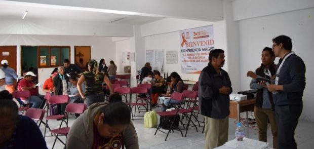 Capacitan a comerciantes de alimentos en Ixcaquixtla