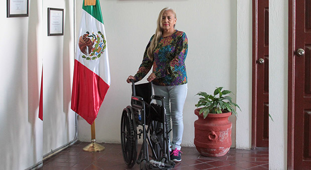 Apoya SEDIF a persona con discapacidad de Yeloixtlahuaca