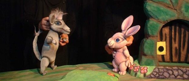 Con sus marionetas “Jaime Florentino” recorre escuelas, plazas y parques llevando valores a los niños