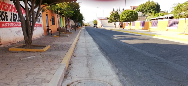 ¡Rehabilitan drenaje en Tecomatlán!