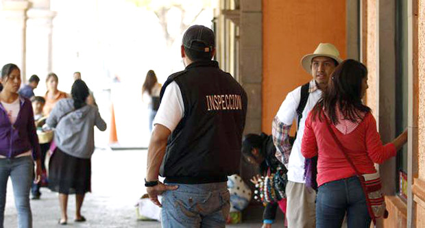 Aparecen “abusados” inspectores para extorsionar a comercios en Querétaro