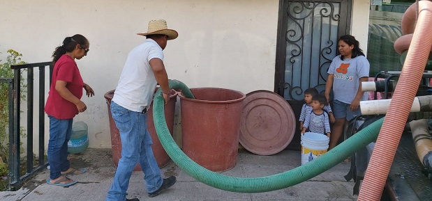 Brindan Antorcha apoyo con pipas de agua