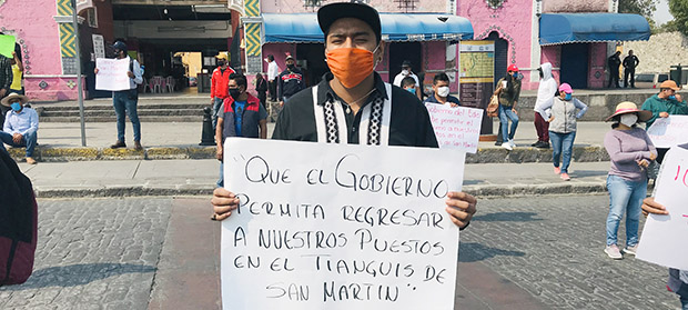 Comerciantes se manifiestan ante falta de apoyos