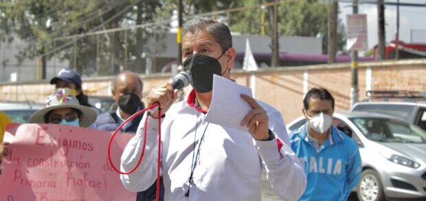 Se manifiestan maestros contra Barbosa