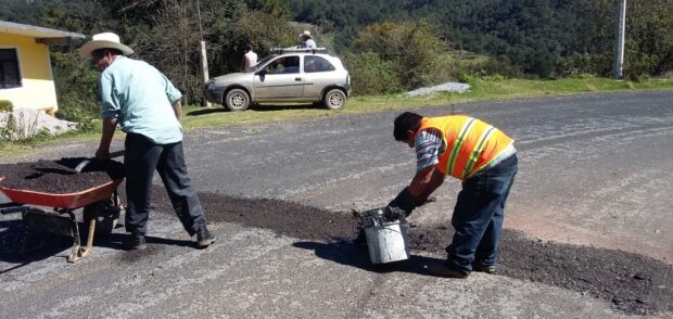 Continúa gobierno con mantenimiento  a la red carretera en la entidad
