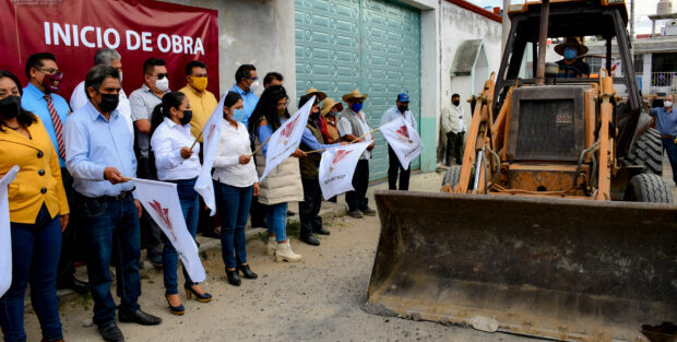 En Cuautlancingo, Lupita Daniel, Entrega y Arranca Obras Municipales por 9 millones de pesos