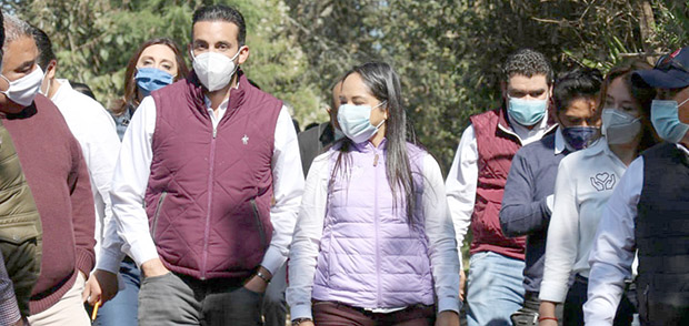 Beneficia gobierno con paneles solares a habitantes de Chignahuapan y Teziutlán