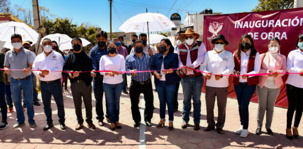 Lupita Daniel inaugura obras de pavimentación en la Junta Auxiliar de Sanctorum
