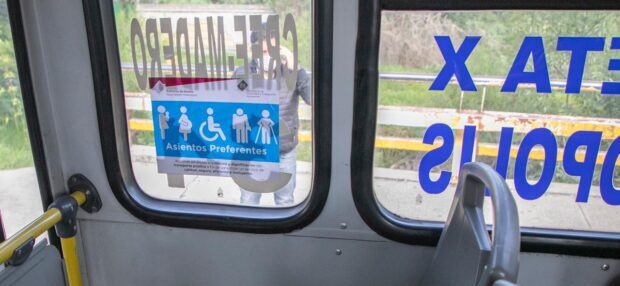 Supervisa SMT colocación de 2 mil 271 etiquetas de asientos preferenciales en el transporte público