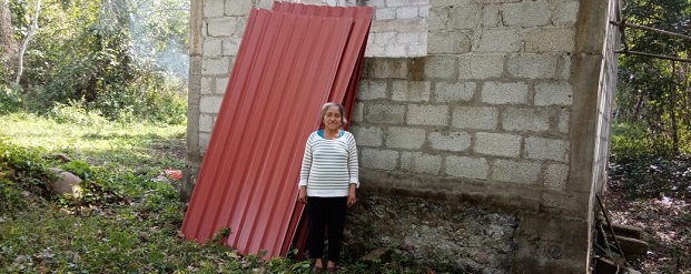 Instalan techos dignos en Xicotepec