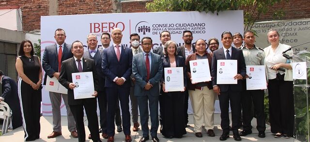 Rector invita a egresados(as) a ser testimonio de un modo de ser diferente