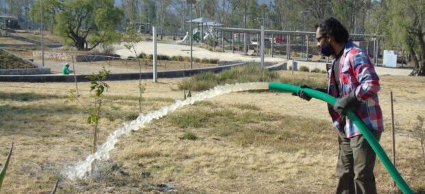 Ayuntamiento de Puebla reúsa agua tratada para riego en parques y áreas verdes