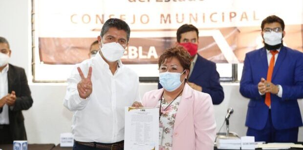 Recibe Eduardo Rivera Pérez constancia de mayoría como presidente municipal electo de Puebla