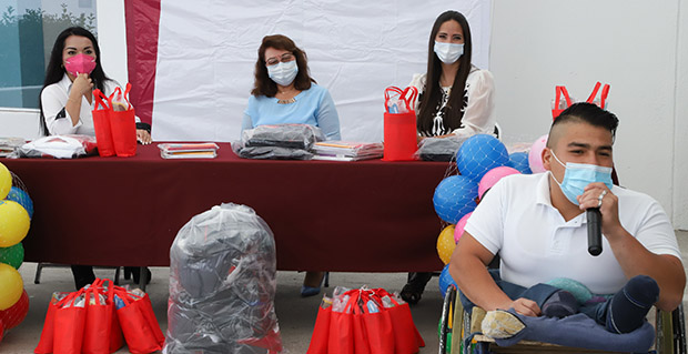 Otorga SEDIF uniformes, paquetes escolares y kits anticovid en casas de Ángeles y del Adolescente