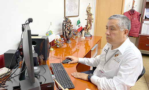 Asesora Secretaría de Trabajo a personas adultas mayores sobre derechos laborales