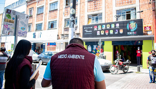 Ayuntamiento de Puebla inspecciona elementos publicitarios en el Centro Histórico