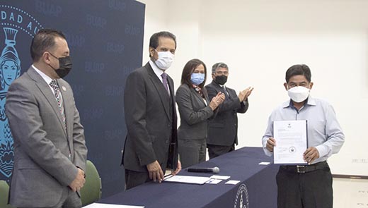 Entrega Alfonso Esparza plazas de personal académico de tiempo completo