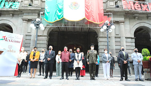 Con acto cívico y desfile, celebra Ayuntamiento de Puebla el 211 aniversario del inicio de la Independencia