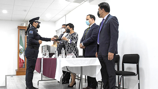 Policías municipales de Puebla se posicionan en el contexto internacional al obtener una certificación sobre el uso del taser