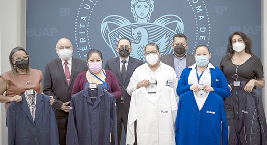 Realizan entrega de uniformes a personal no académico BUAP
