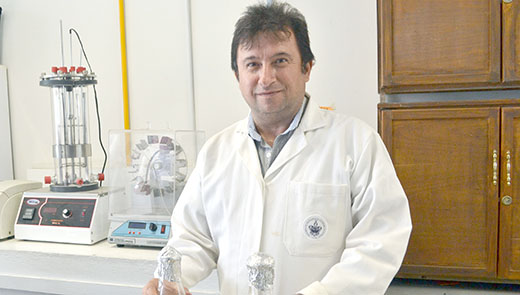 Investigadores BUAP logran eliminar más del 90 por ciento de colorantes textiles en aguas residuales
