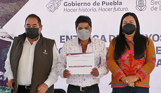 Entrega SDR apoyos para recuperación del campo poblano en 4 regiones