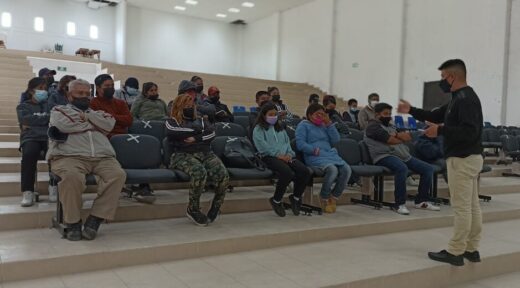 Educan políticamente a los colonos