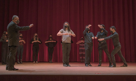 El Ensamble Escénico Vocal busca dos jóvenes cantantes para que se sumen a su trabajo artístico e interdisciplinario