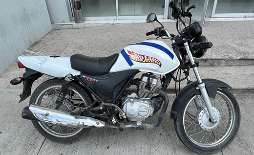 Viajaba en motocicleta presuntamente robada, fue detenido por policías de San Andrés Cholula