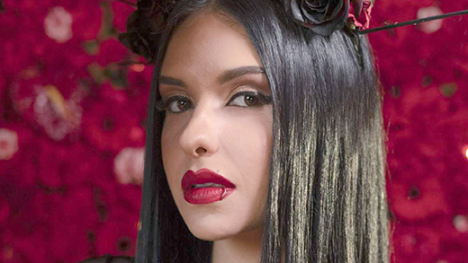 A ritmo de música popular KOFFY presenta “VÍSTETE DE LUTO”