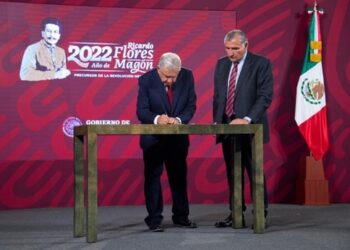 Presidente firma decreto de refuerzo a las acciones para el abasto de agua en Nuevo León