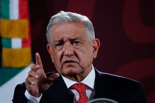 CIUDAD DE MÉXICO, 09JUNIO2022.- Andrés Manuel López Obrador, presidente de México, en compañía de Ricardo Mejía Berdeja, subsecretario de Seguridad Pública de la Secretaria de Seguridad y Protección Ciudadana, encabezaron la conferencia matutina en donde se expusieron las detenciones y procesos iniciados contra autores de diversos crímenes a lo largo del país.
FOTO: GALO CAÑAS/CUARTOSCURO.COM