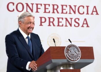 Plan de Salud para el Bienestar revierte corrupción y déficit de médicos especialistas, afirma presidente; garantiza atención universal y gratuita