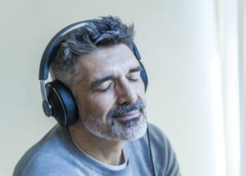 ¿Por qué las personas dejan de escuchar música nueva en sus 30?