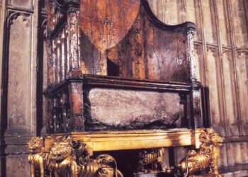 La Abadía de Westminster como símbolo de Inglaterra y la historia de la “Piedra del Destino”, que fue robada, devuelta y ahora será “prestada”