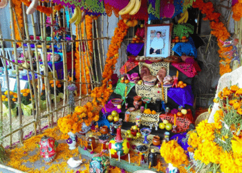 ¿Cuándo se pone el altar de muertos y qué lleva?