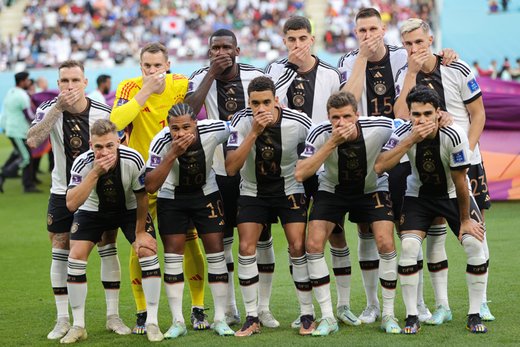 Doha (Qatar), 23/11/2022.- The starting eleven of Germany pose for a team picture before the FIFA World Cup 2022 group E soccer match between Germany and Japan at Khalifa International Stadium in Doha, Qatar, 23 November 2022. (Mundial de Fútbol, Alemania, Japón, Catar) EFE/EPA/Friedemann Vogel