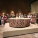 Cihuacóatl y Mictecacíhuatl participan de la tradición del Día de Muertos en el Museo Nacional de Antropología