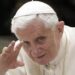Benedicto XVI está grave pero estable, dice el Vaticano