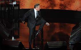 NO SE PRESENTARA LUIS MIGUEL EN QUERETARO, EL MAL CLIMA HACE QUE EL SOL NO SALGA