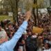 Presidente anuncia iniciativas de reforma en beneficio de trabajadores; garantizarán aumentos anuales al salario mínimo y pensiones completas