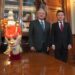 Presidente recibe dragón de buena fortuna por parte del gobierno de China; dialoga con embajador